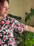 Camicia floreale nera e fucsia