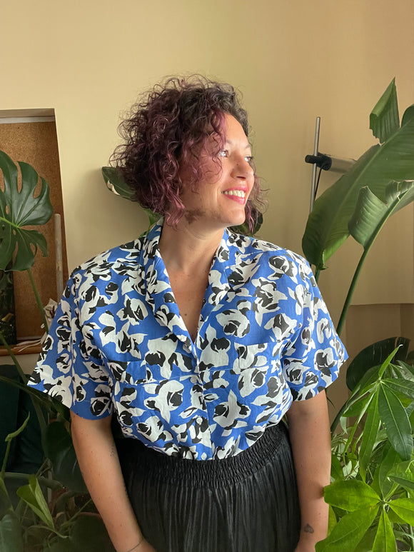 Camicia fuori blu