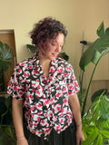 Camicia floreale nera e fucsia