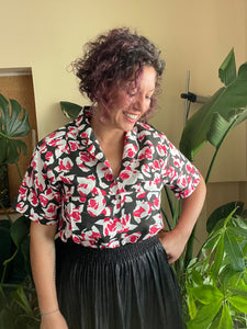 Camicia floreale nera e fucsia